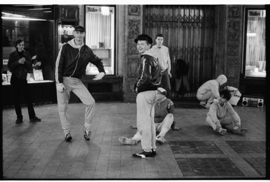 Breakdancer in der Leipziger Mädler-Passage (1985)